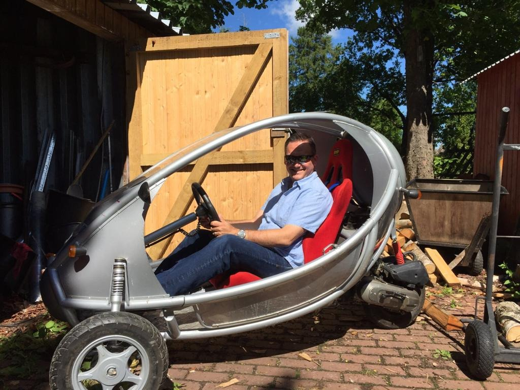 <strong>Simon in Nobe Egg Car</strong>
Simon was told Merilo was not involved in this project but that proved to be untrue.
